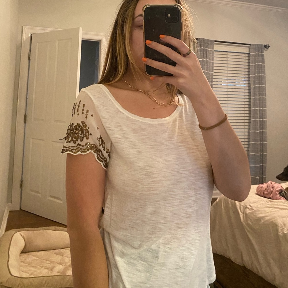 Crewneck white sequin sleeve top